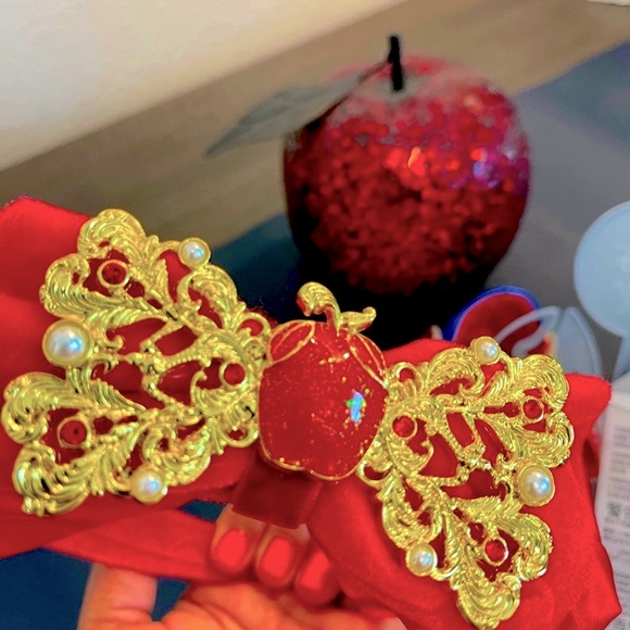 🤩🥳Disney Snow White Costume sz 4 runs bigger and head band included 🤩 Wow! - Picture 6 of 7